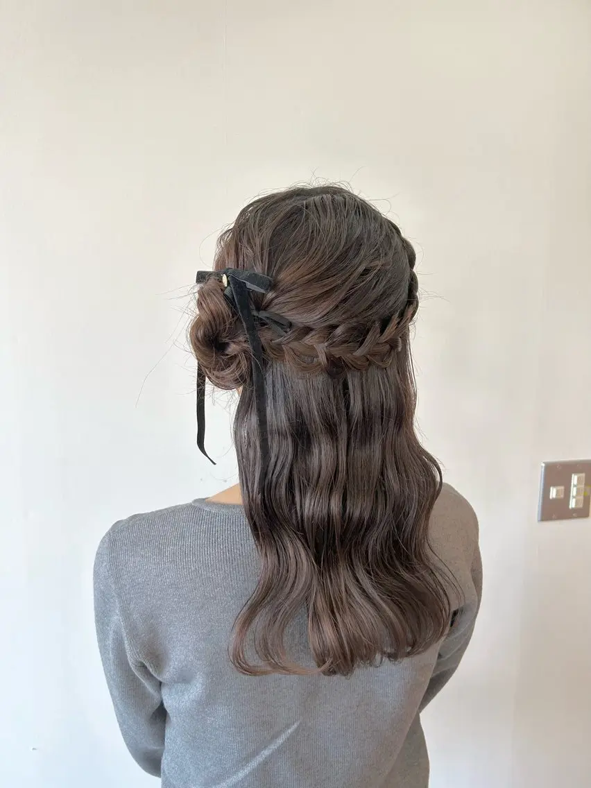 セミロング ヘアアレンジ ハーフアップ お団子ヘア デート ヘアセット トップスタイリスト 林すずかのヘアスタイル