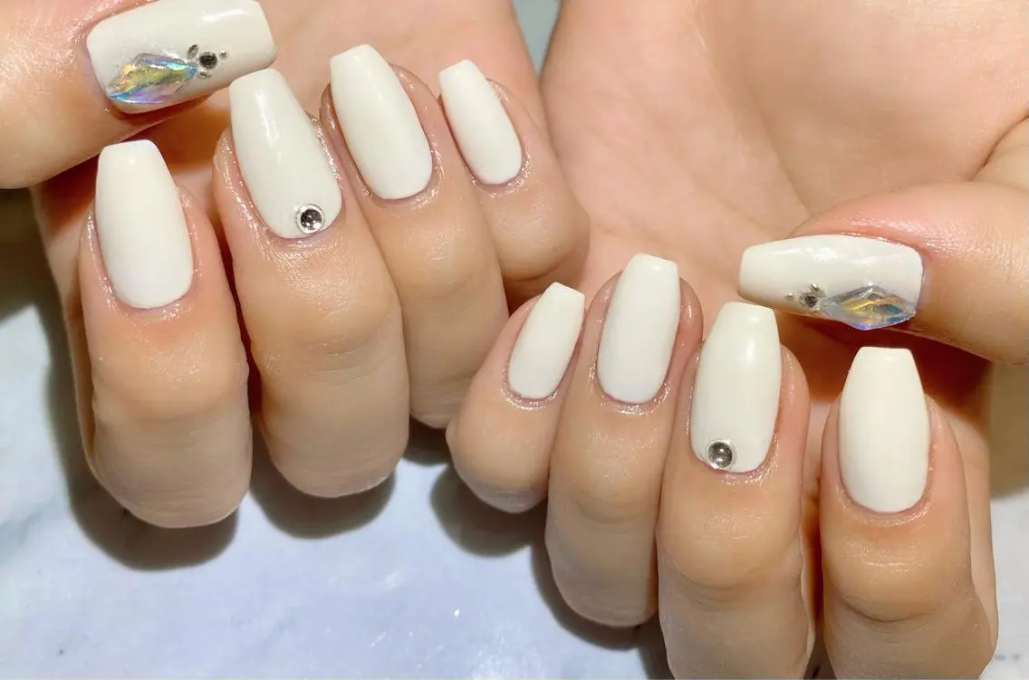 ネイル ストーンネイル Lino+ ネイル&よもぎ蒸しのネイルデザイン