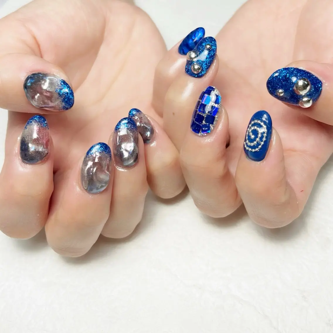 ネイル アートネイル ブルー フットネイル ジェルネイル キラキラネイル ハンドネイル Y nail なんば堀江店のネイルデザイン