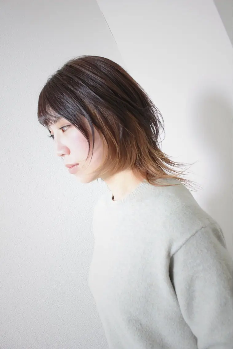 ミディアム カラー ブリーチ インナーカラー ブリーチなしカラー レイヤーカット ウルフカット カット ヘアカラー 土居 正季のヘアスタイル