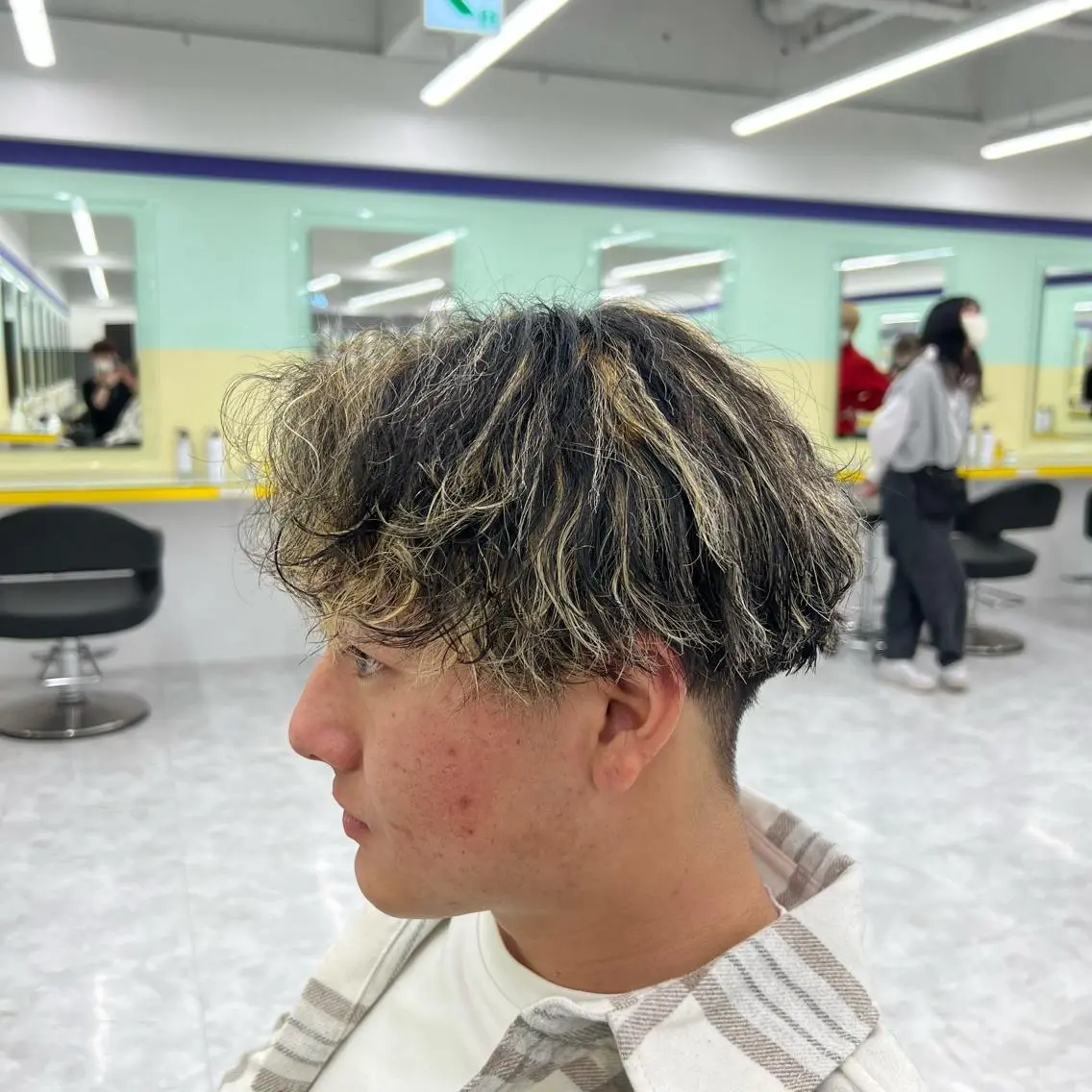 ショート カラー パーマ ヘアアレンジ メンズ キッズ ネイル マツエク・マツパ アイブロウ アップバング センターパート メンズハイライト マッシュ メンズパーマ 🔷横浜1のパーマ 職人🔷将太郎のヘアスタイル