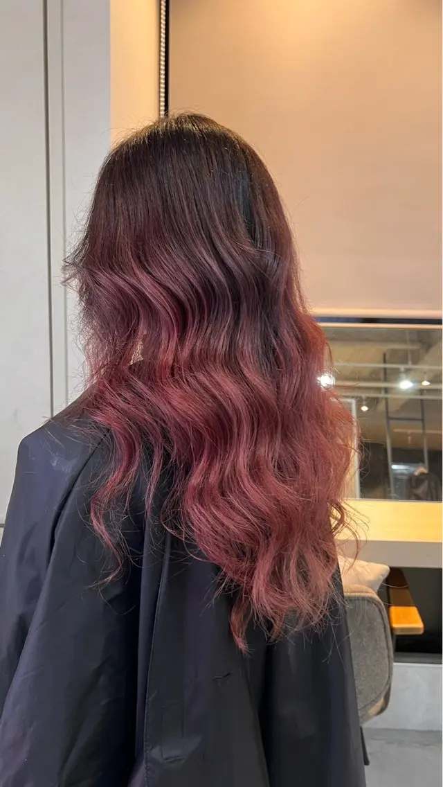 ロング カラー バレイヤージュ レイヤーカット Lia 瑠莉花のヘアスタイル