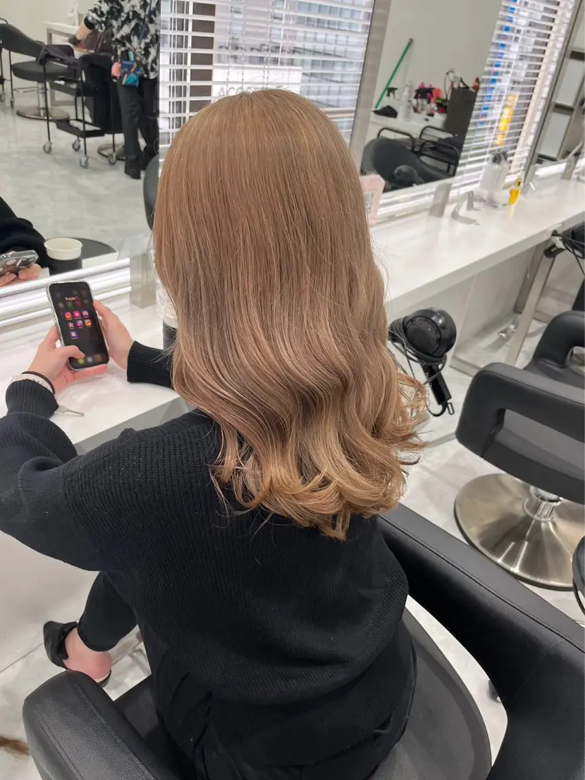 ロング 艶感ミルクティー🤍 色落ち綺麗🤍ともやのヘアスタイル