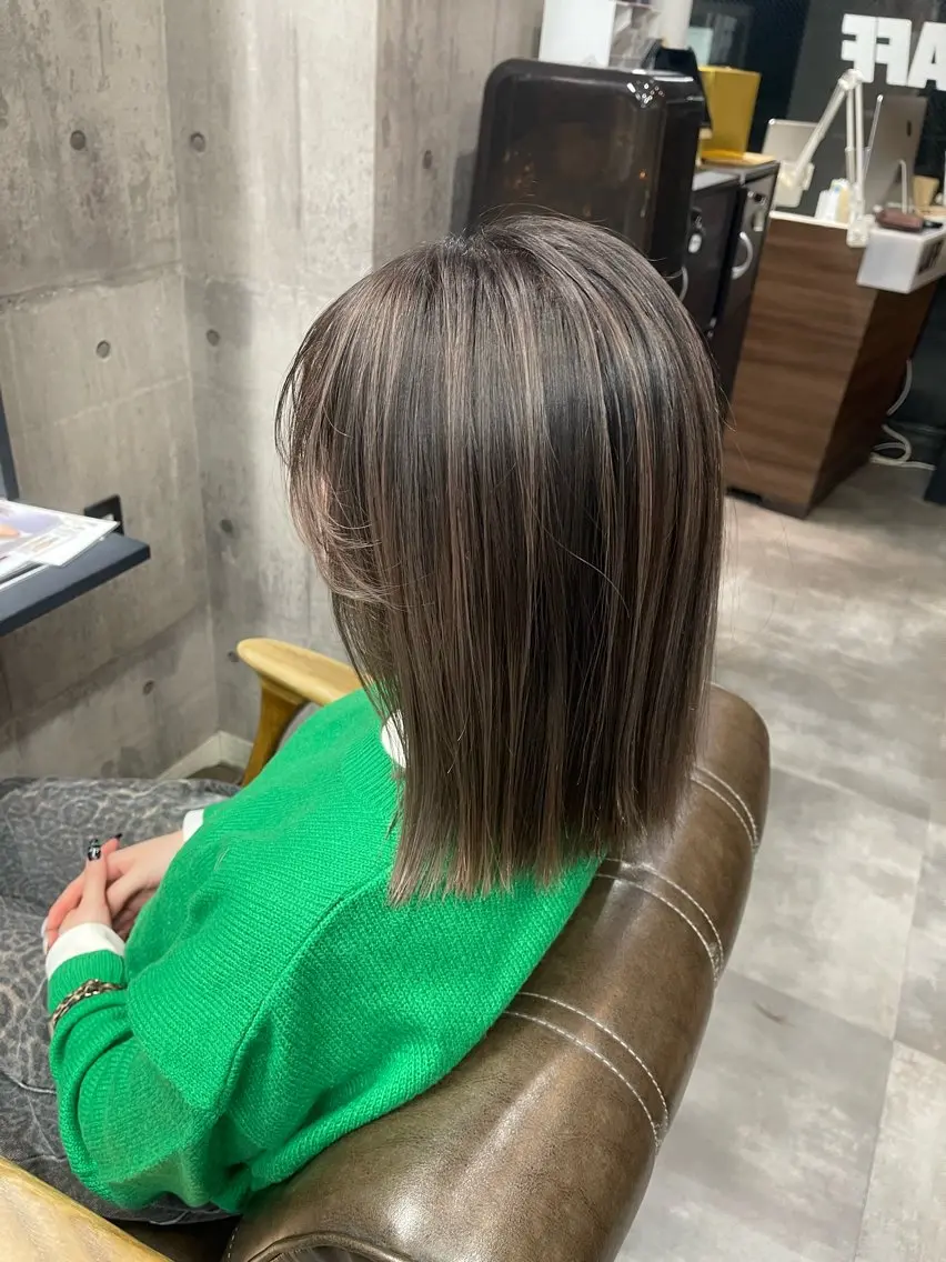 ショート レイヤーカット ブリーチ縮毛矯正 LAFFYuiのヘアスタイル
