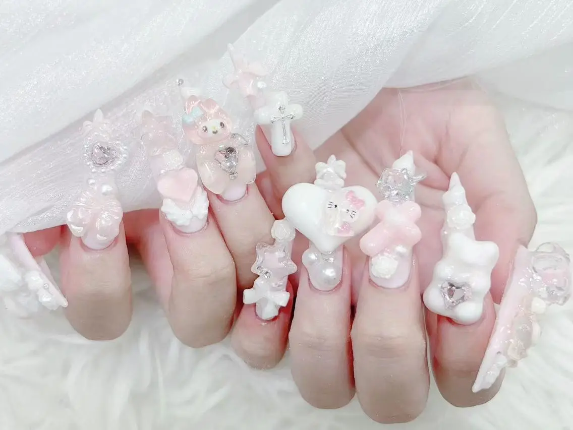ネイル 長さ出し キラキラネイル 韓国ネイル ロングネイル マグネットネイル ハンドネイル ハンドケア KTNail 🎀 長さ出し専門店のネイルデザイン