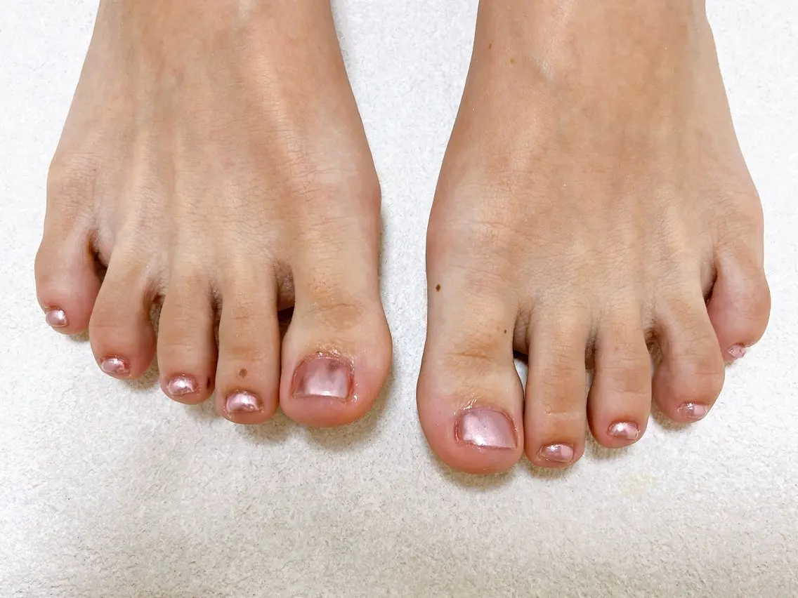 ネイル オーロラネイル フットネイル フレンチネイル ジェルネイル キラキラネイル ハンドネイル フットネイル mogunail &blowのネイルデザイン