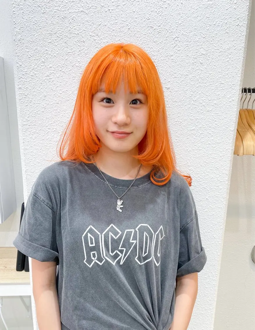 セミロング カラー ブリーチ ケアブリーチ ハイトーンカラー オレンジ 顔まわりレイヤー ハイトーン/レイヤー /ケアブリーチ石川治のヘアスタイル