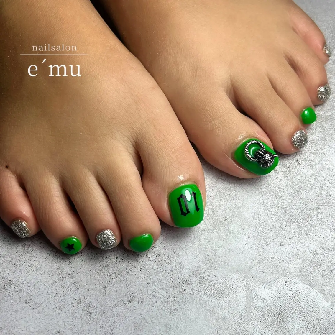 ネイル グリーン フットネイル nailsalon e´muのネイルデザイン