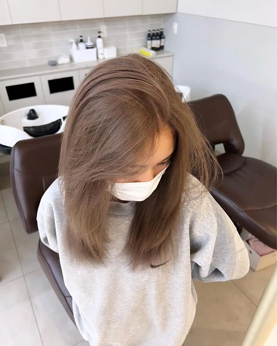 ミディアム カラー ミディアムパーマ 透明感カラー ダブルカラー インナーカラー くびれヘア ヘアカラー トリートメント ヘアセット レイヤー専門家 ダブルカラー修のヘアスタイル