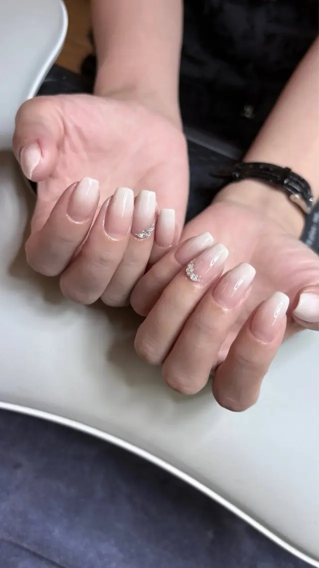 ネイル チークネイル ドット フレンチネイル グラデーション 韓国ネイル ハンドネイル Minette nailrinrinのネイルデザイン