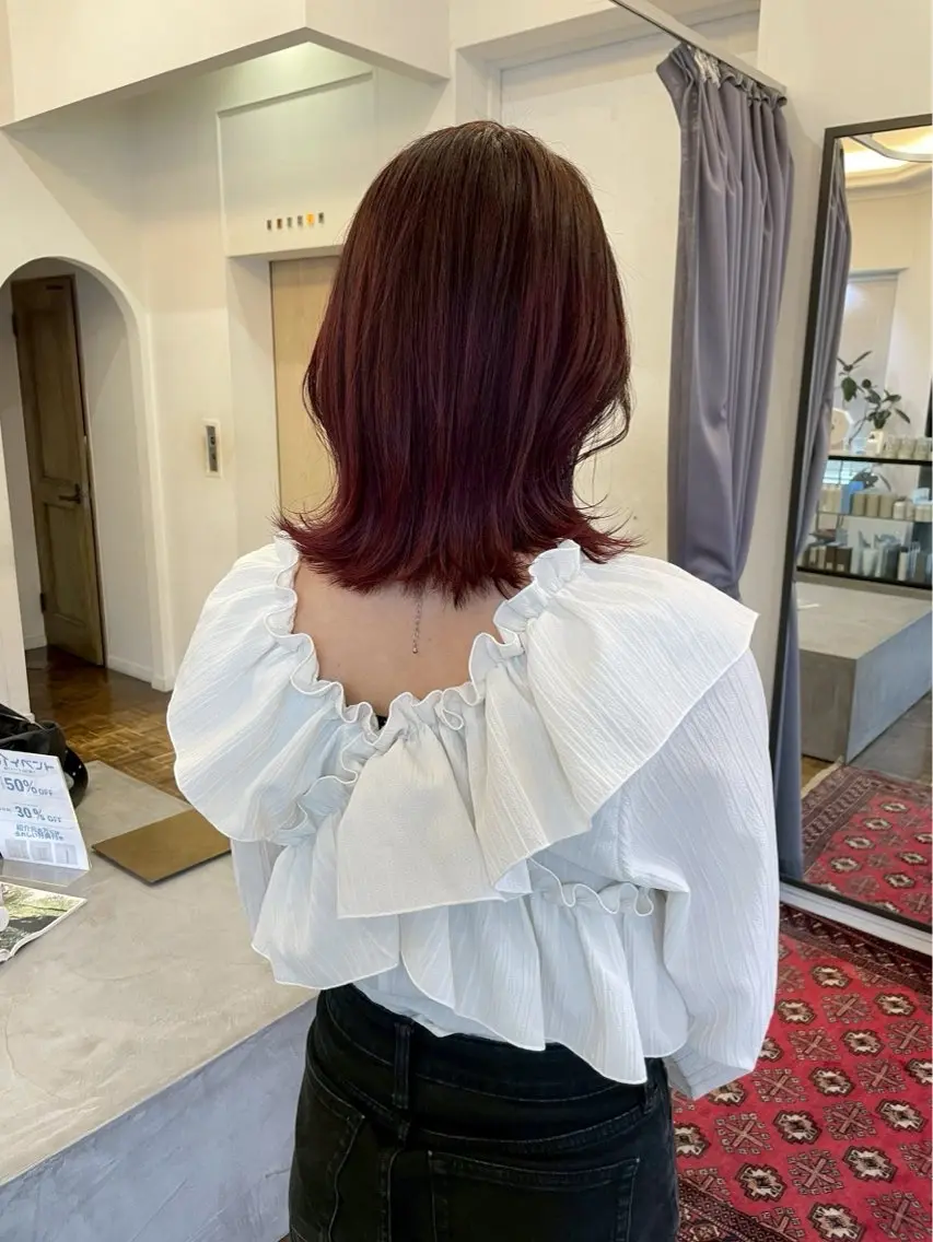 ミディアム カラー 森 彩夏のヘアスタイル