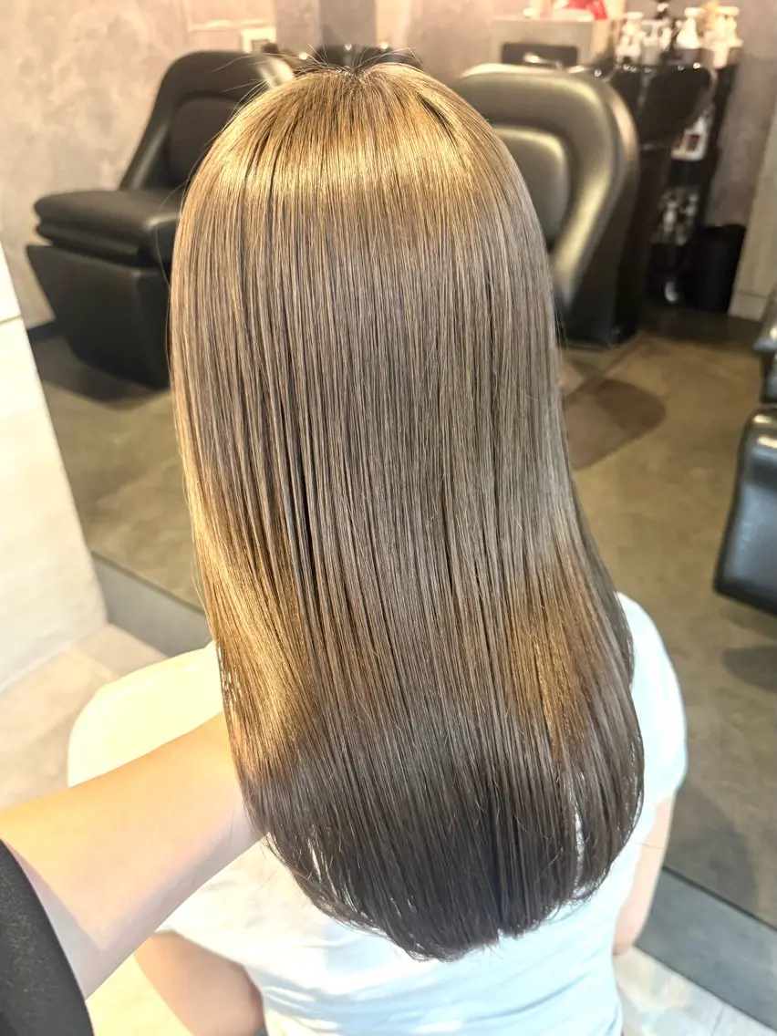ミディアム カラー パーマ ヘアアレンジ カット ヘアカラー トリートメント 🌱巴結生🌿グレー ジュ☁️ミルクティーのヘアスタイル