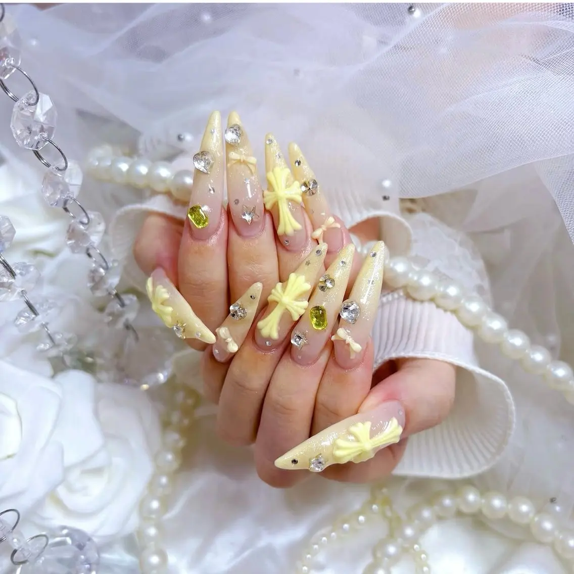 ネイル チークネイル ドット フットネイル フレンチネイル グラデーション ハンドネイル ハンドケア Nihonthy Nail 新宿のネイルデザイン