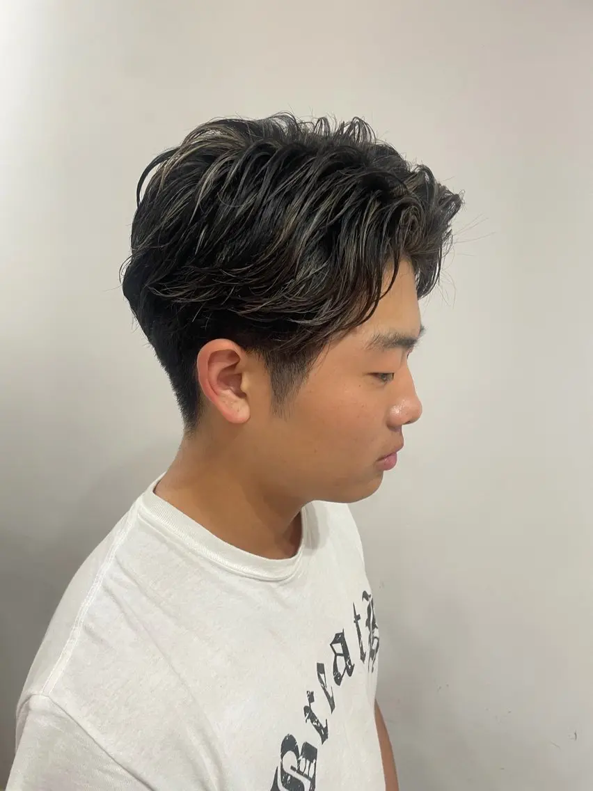 ショート カラー ハイライトカラー ハイライト カット ヘアカラー カットカラーパーマ モデル大募集大坂龍平のヘアスタイル