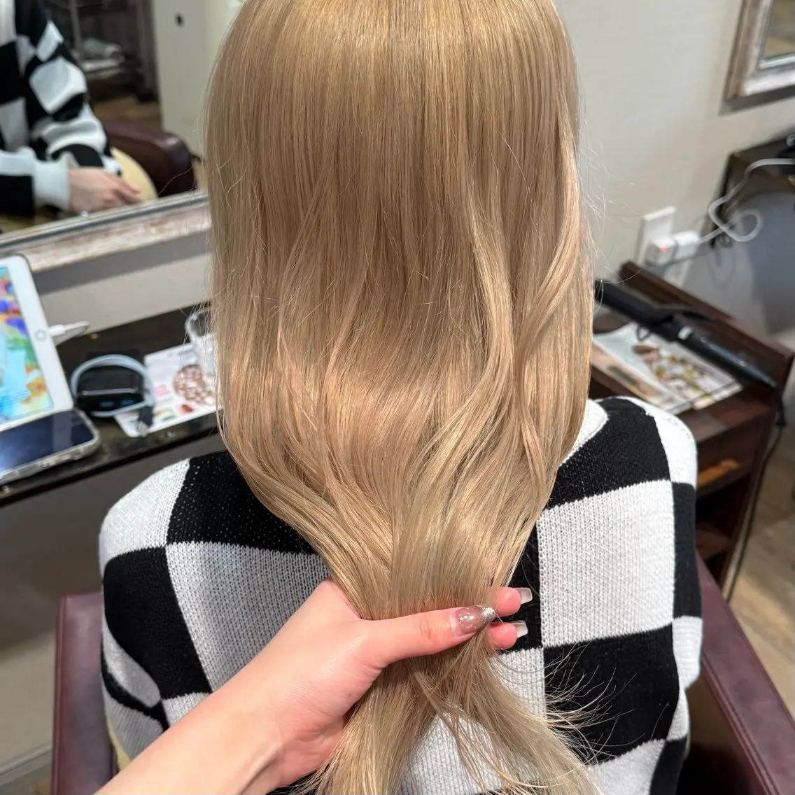 ロング カラー 柔らかいbeige ￤韓国￤🩰マユ🩰のヘアスタイル