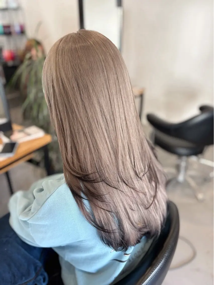 ロング 浅原 恵樹のヘアスタイル