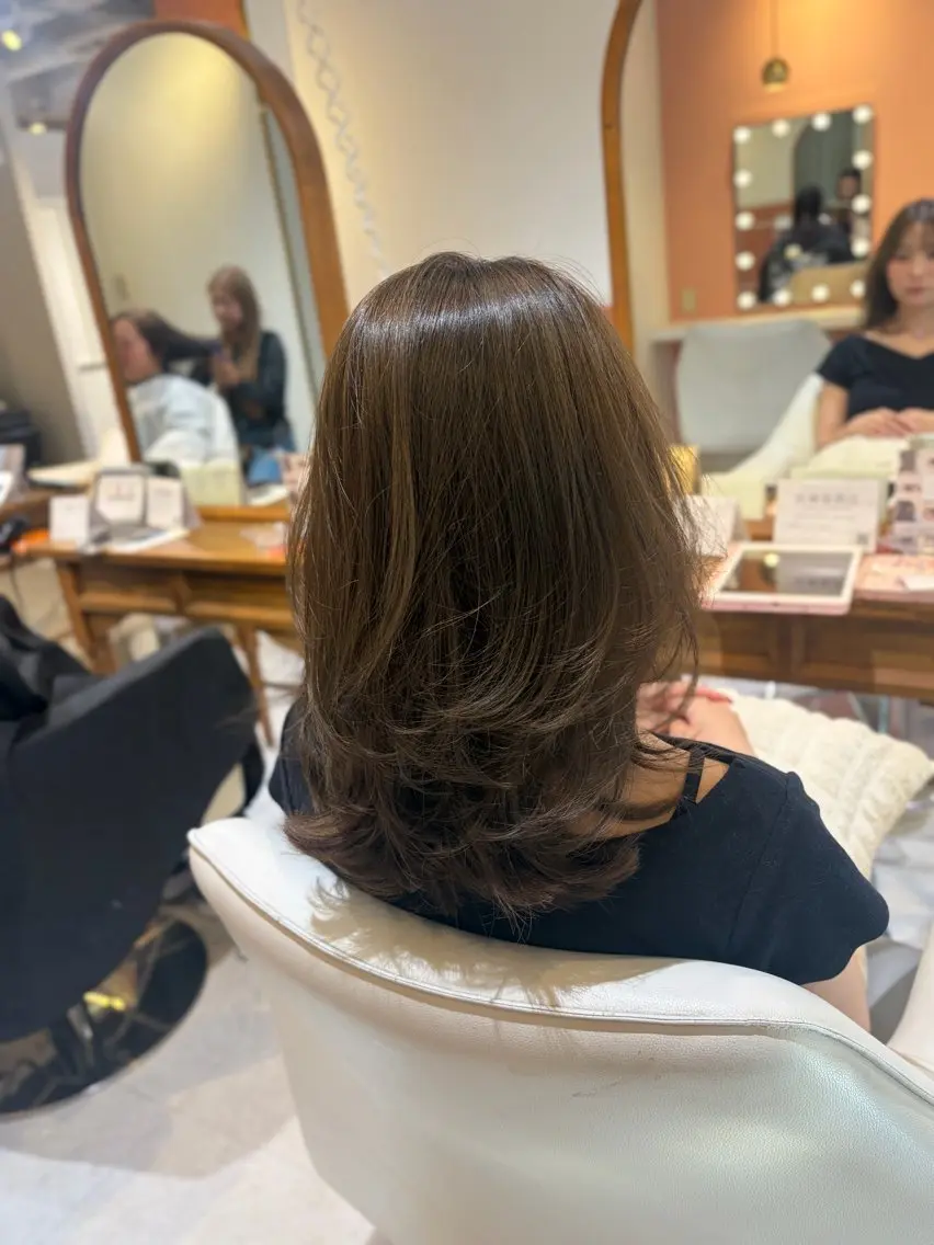 ミディアム レイヤーカット カット ヘアカラー トリートメント 梛木 唯のヘアスタイル