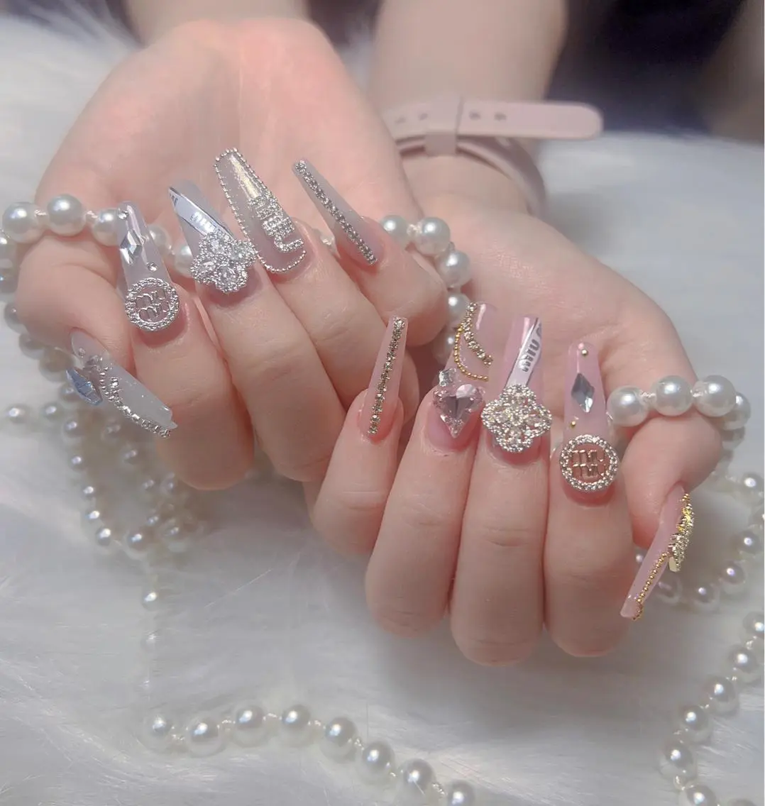 ネイル MoaNail🫶 Yoshiのネイルデザイン