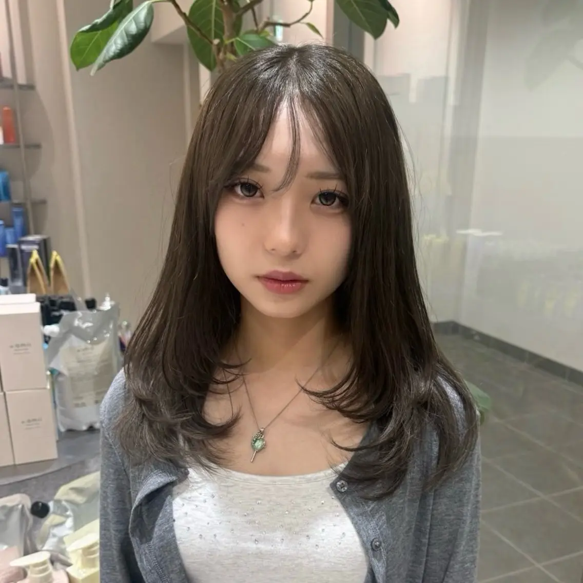 セミロング カラー ベージュカラー ミント ミントベージュ 韓国風ヘア レイヤーカット ヘアカラー トリートメント 韓国レイヤー| ハイトーン|ココナのヘアスタイル