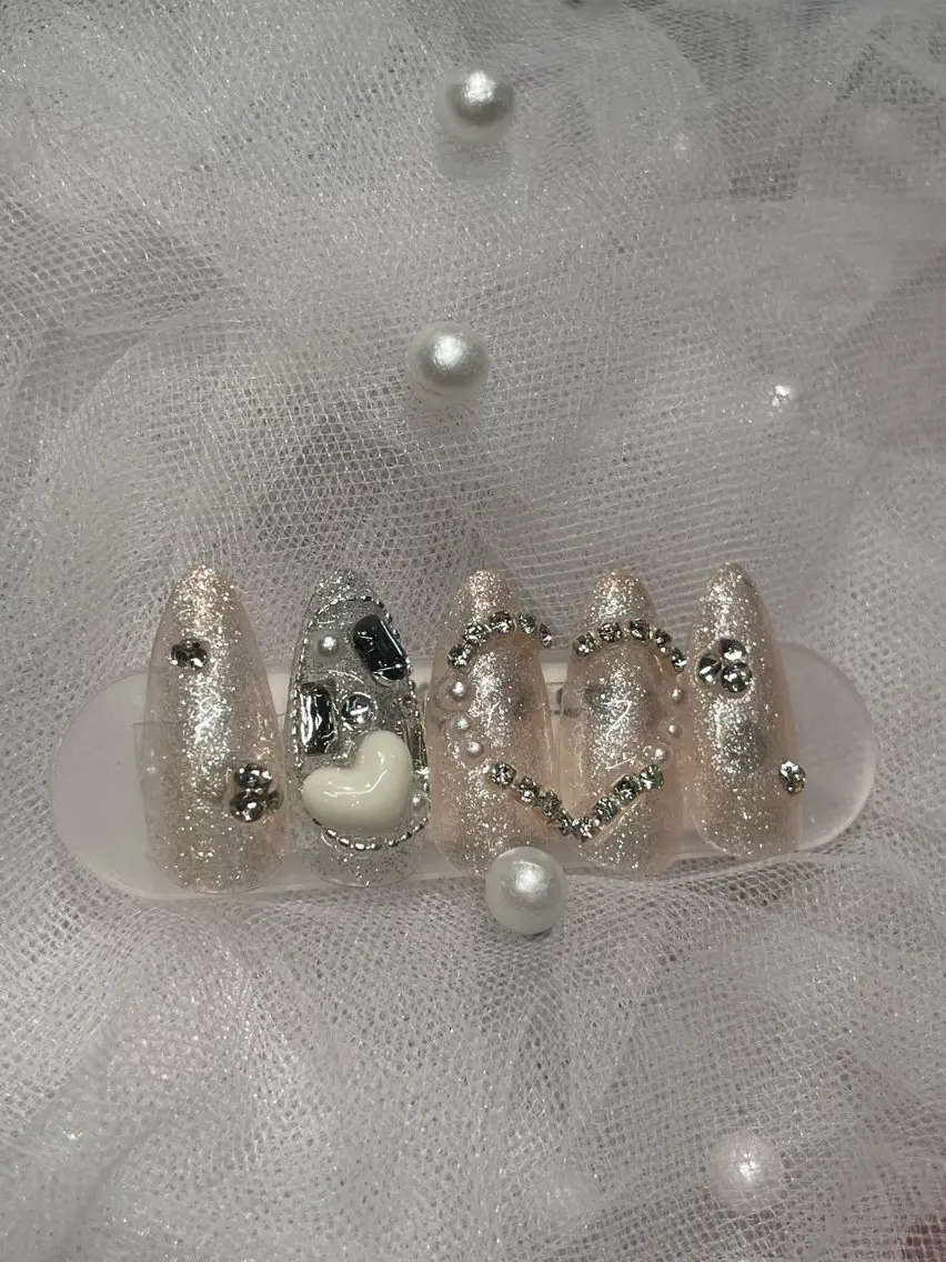 ネイル ハート ラメ(グリッター) ストーンネイル I-nail Moeのネイルデザイン