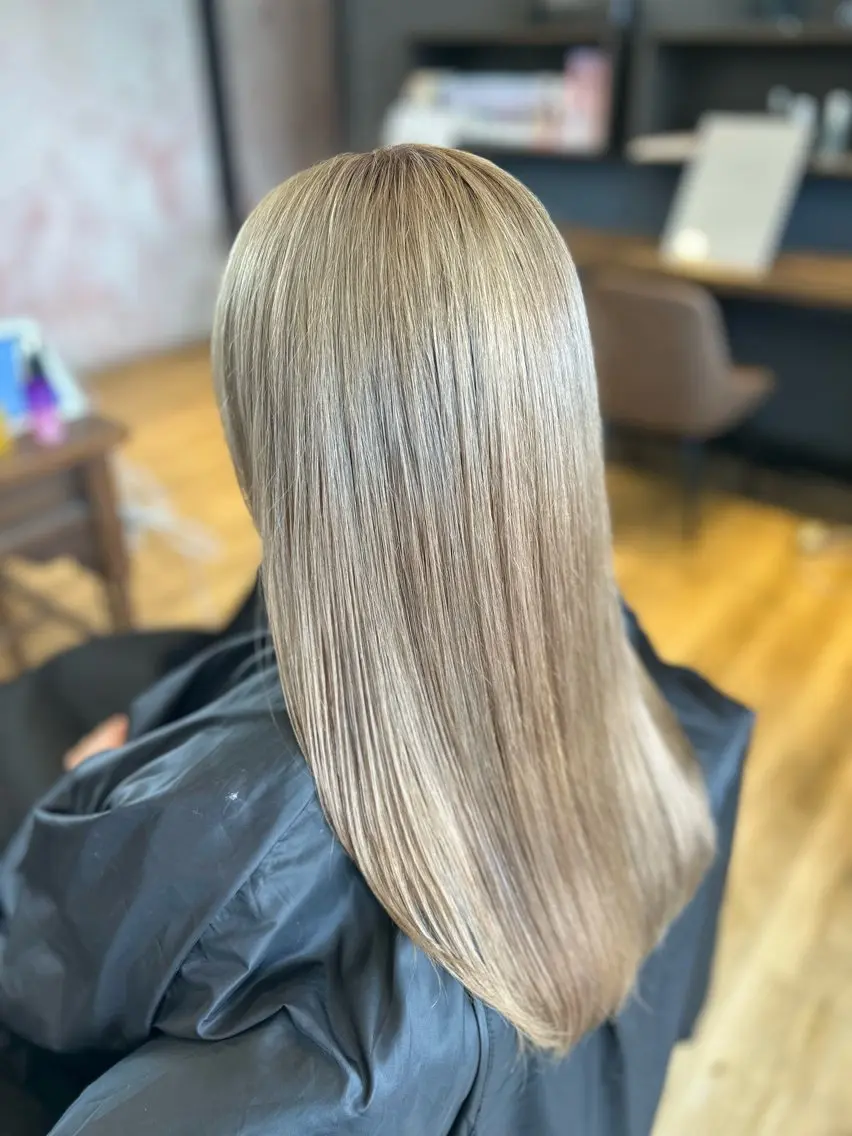 ロング カラー ベージュカラー グレージュ ヘアカラー トリートメント 高杉 梨苑のヘアスタイル