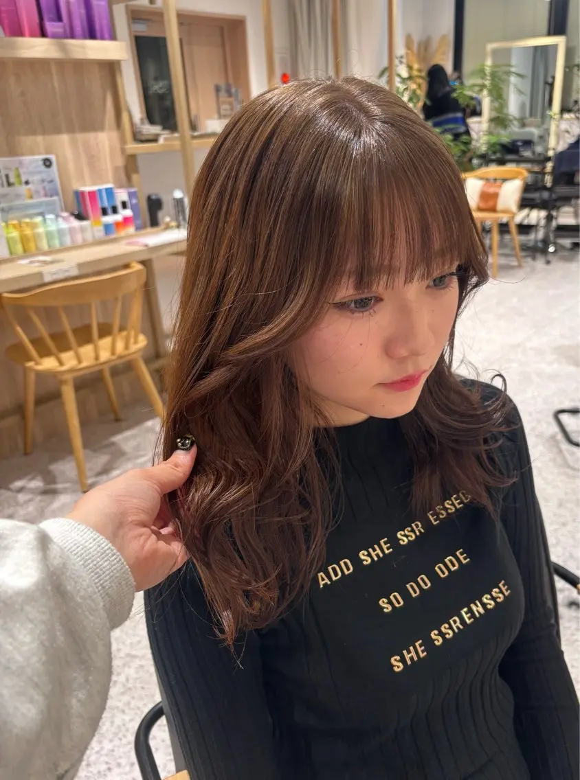 セミロング カラー セミロングパーマ ダブルカラー イヤリングカラー ハイライトカラー ハイトーンカラー ヘアカラー 暖色カラー/ パリジェンヌ💟みくのヘアスタイル