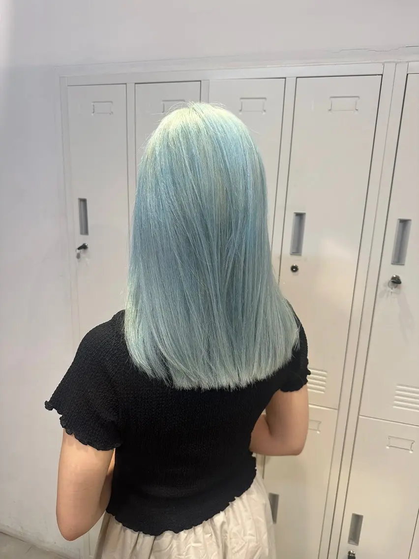 セミロング カラー ブリーチ ブルーカラー カット ヘアカラー トリートメント 🌟ハイライト/ハイ トーン🌟MIKIのヘアスタイル