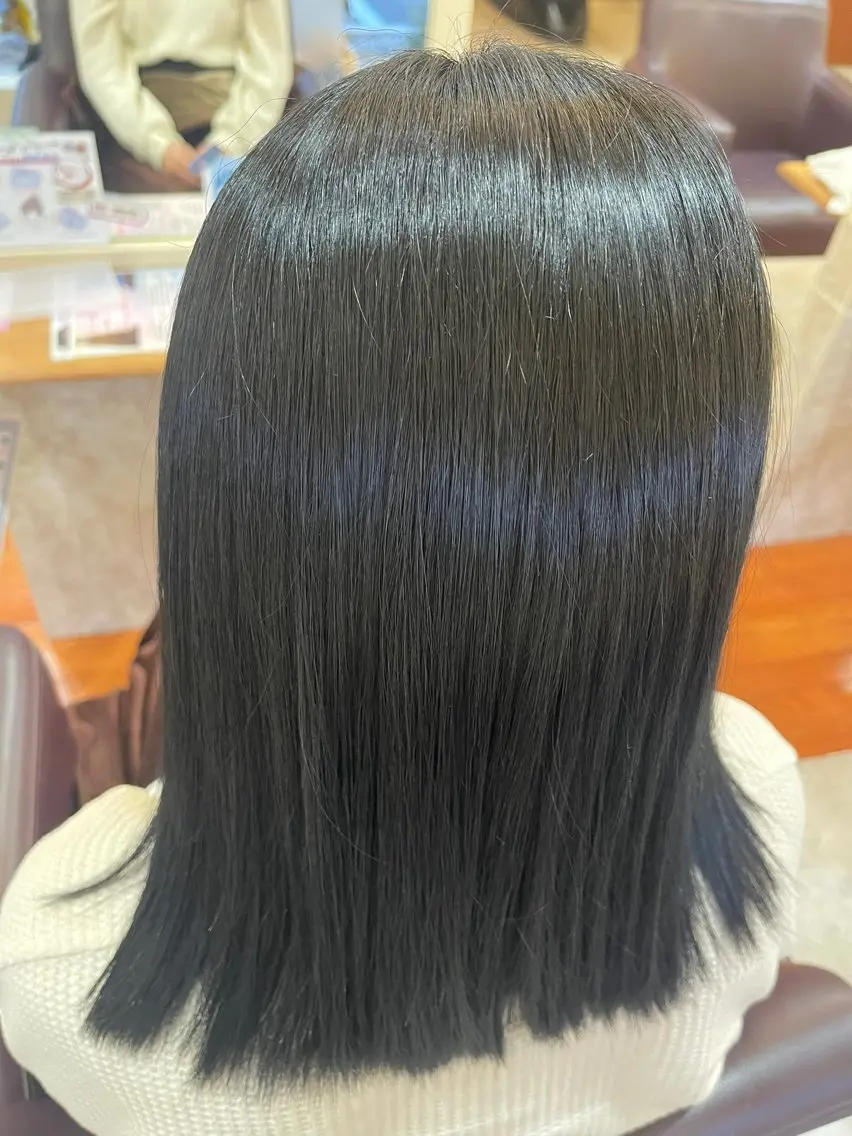 ミディアム ヘアカラー 端野七海 縮毛矯正のヘアスタイル