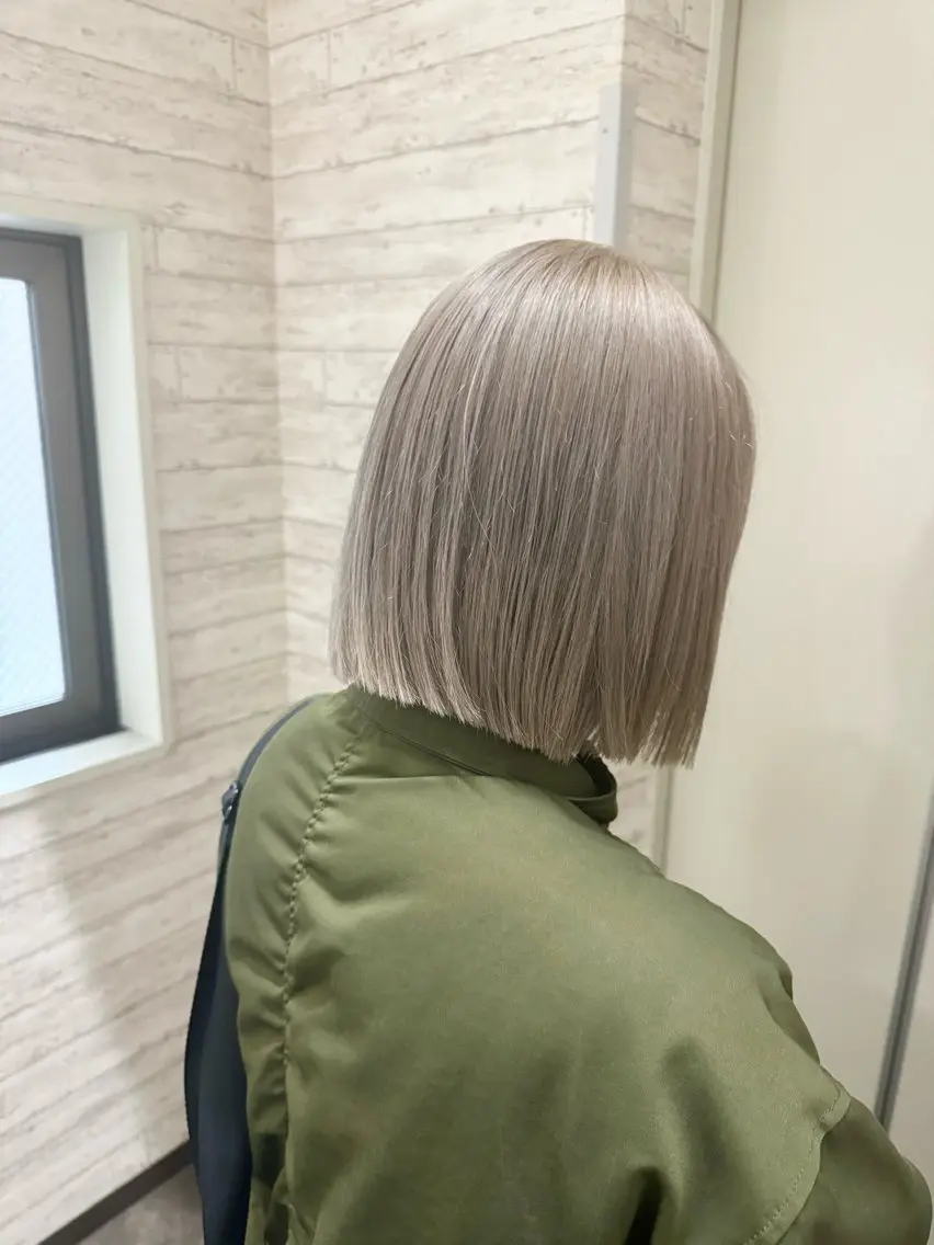 ショート カラー バレイヤージュ ミストバング ベージュカラー ブリーチ 抜きっぱなしブロンド 札幌ブリーチカラー/ ダブルカラー/ドイのヘアスタイル
