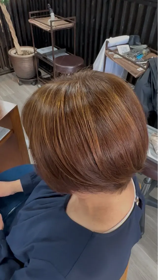 ショート カラー ベージュカラー ブリーチ ハイライトカラー 卒業式のヘアスタイル ハイライト arika オケシ　リョウダイのヘアスタイル