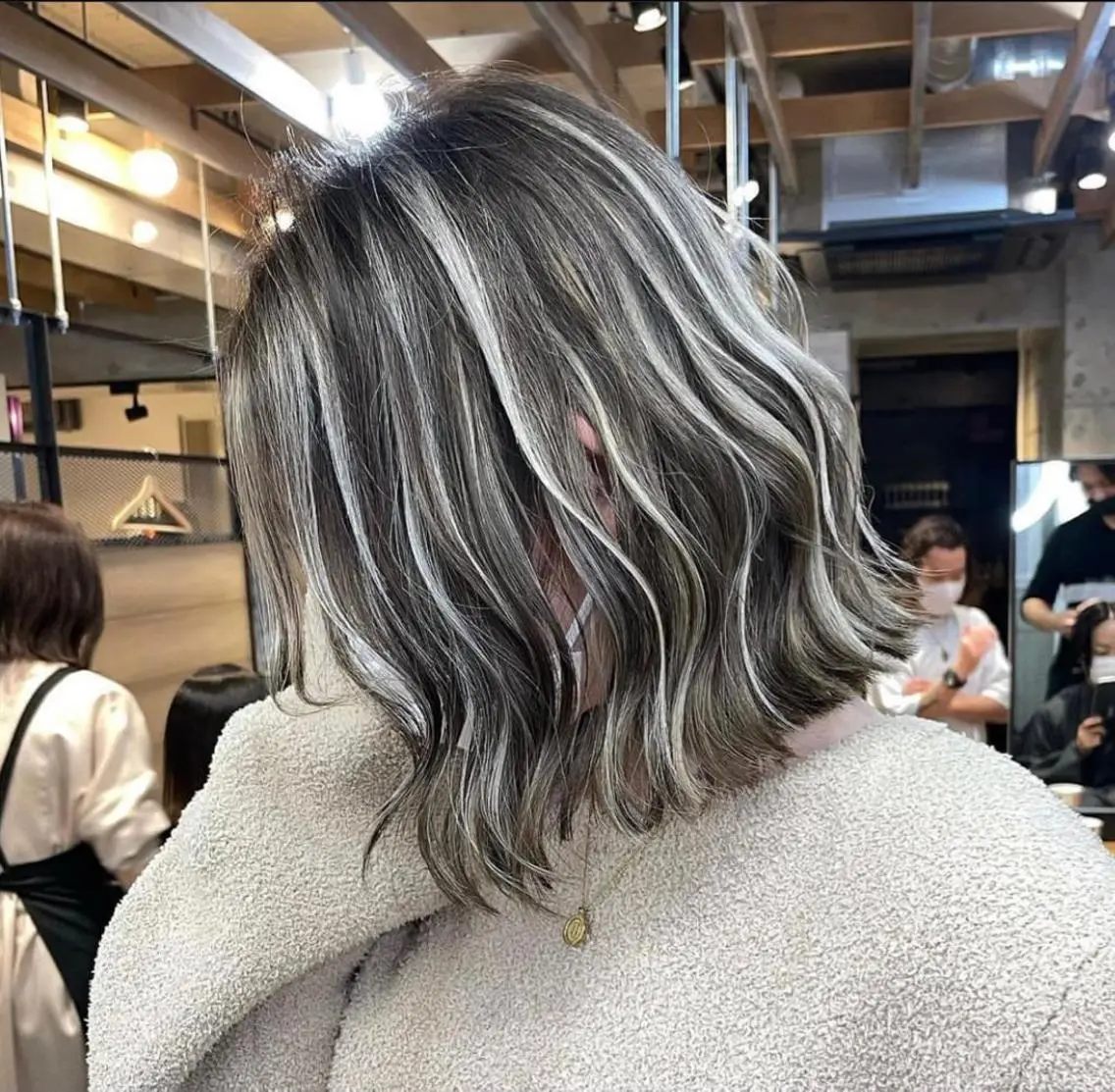 ⭐️コントラストハイライト⭐️(ブリーチ１回)＋カット＋トリートメントの写真