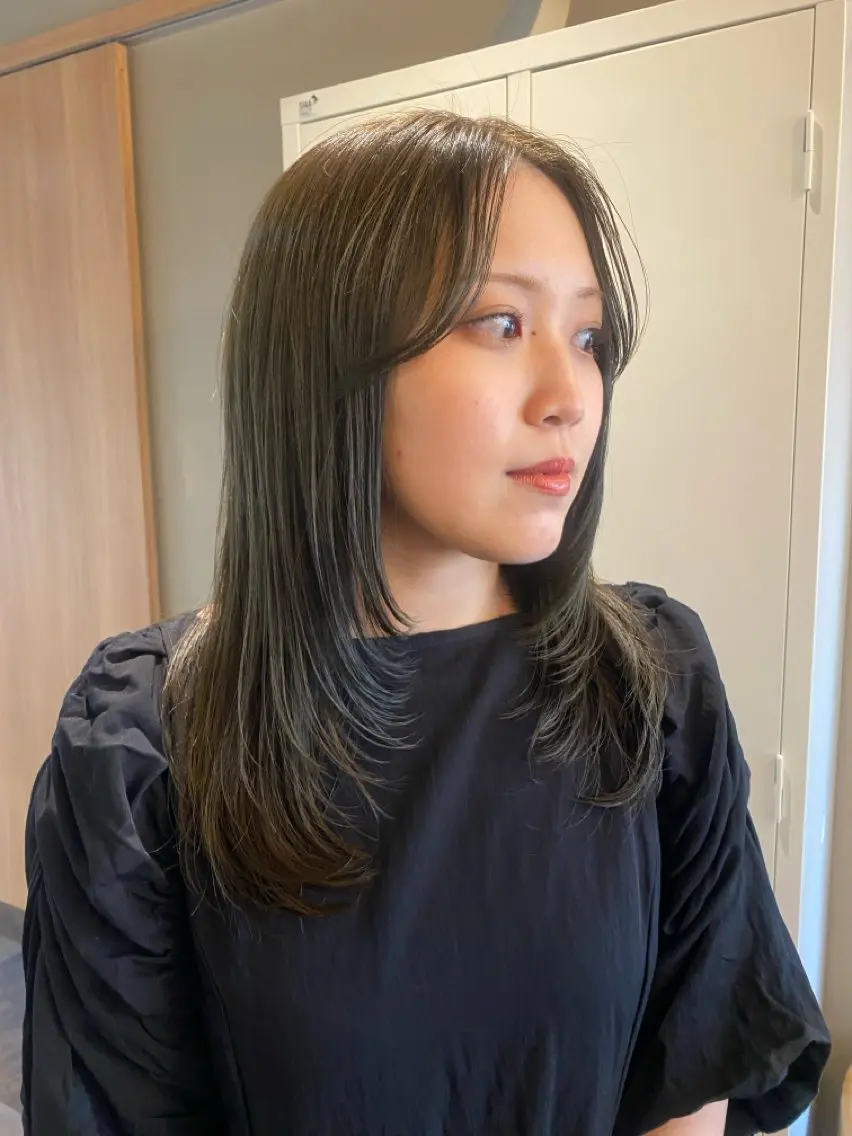 セミロング みやけ ひなのヘアスタイル