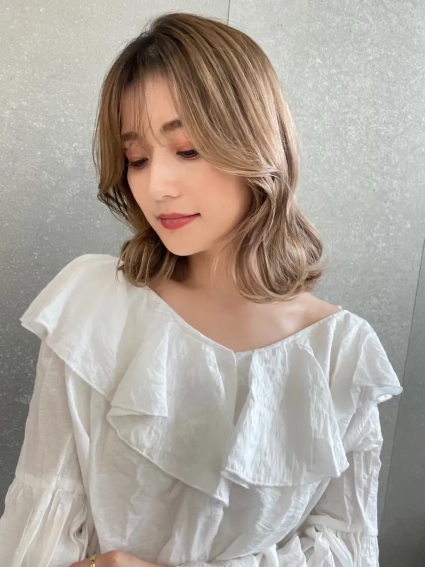 ミディアム くびれヘア Londnaitre MAHOのヘアスタイル