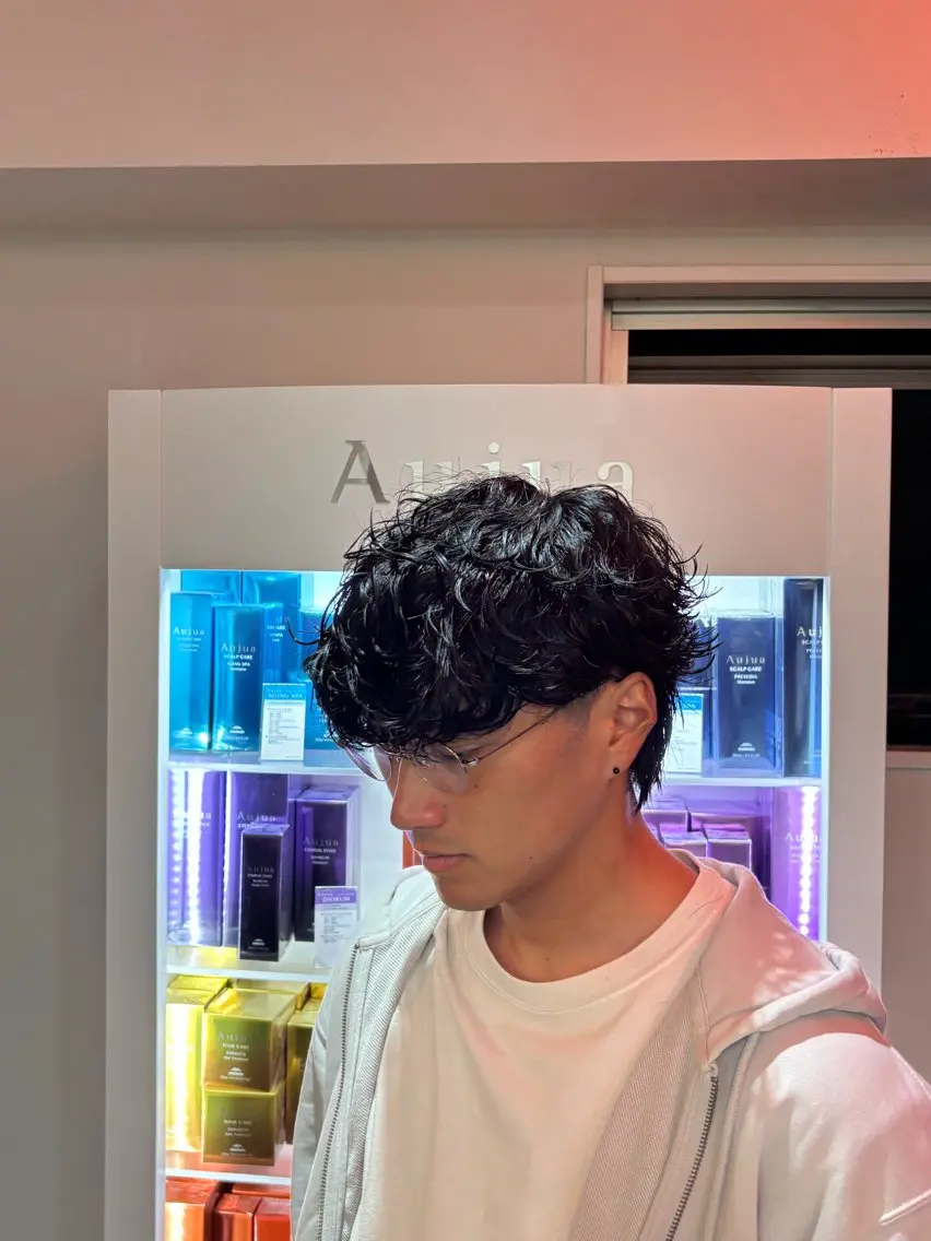パーマ メンズハイトーン 北斗💍レイヤーのヘアスタイル