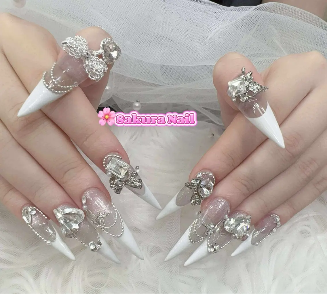 ネイル アートネイル オーロラネイル ボルドー チークネイル フレンチネイル ハンドネイル Sakura Nail Salonのネイルデザイン