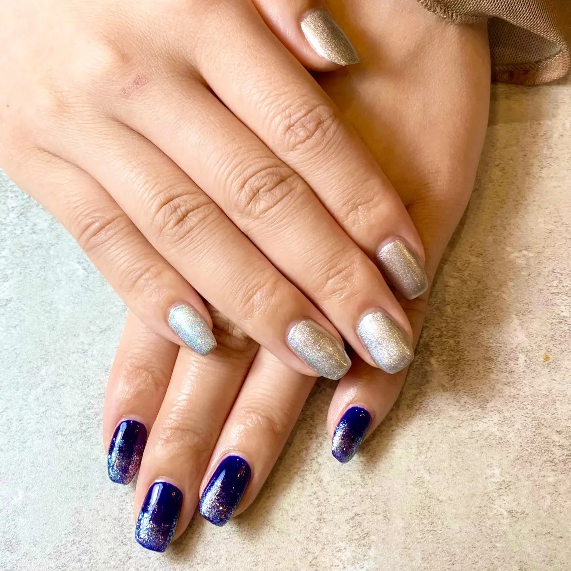 ネイル ブルー グラデーション ラメ(グリッター) シルバー ハンドネイル Narumi nailのネイルデザイン