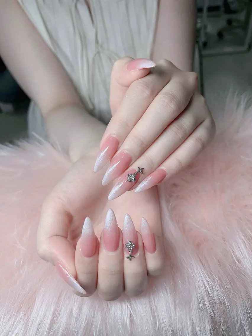 ネイル オーロラネイル フレンチネイル ジェルネイル ハロウィン キラキラネイル ハンドネイル H.baby Nail Salonのネイルデザイン