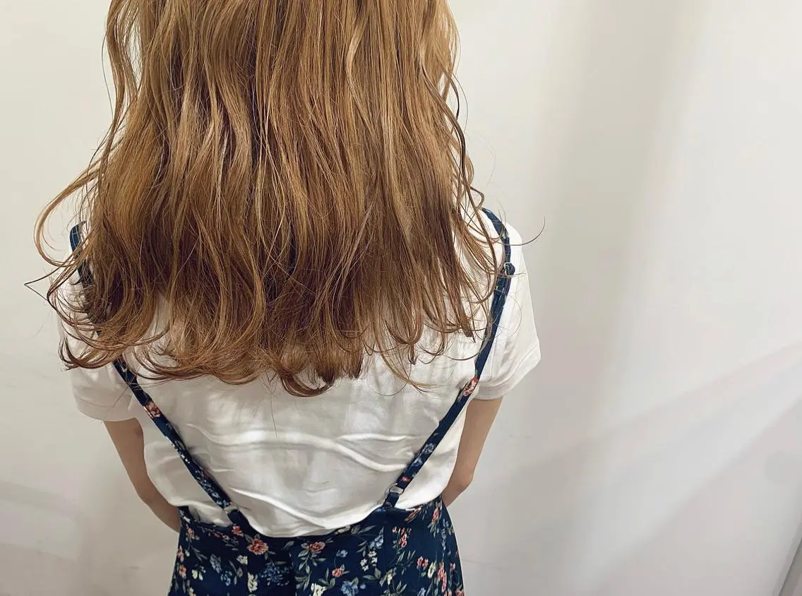 ロング カラー ヘアアレンジ ベージュカラー ブリーチ ケアブリーチ ヘアカラー たかいわ みきのヘアスタイル