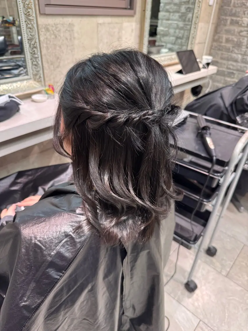 ミディアム カラー ヘアアレンジ ハーフアップ 平野 世菜のヘアスタイル