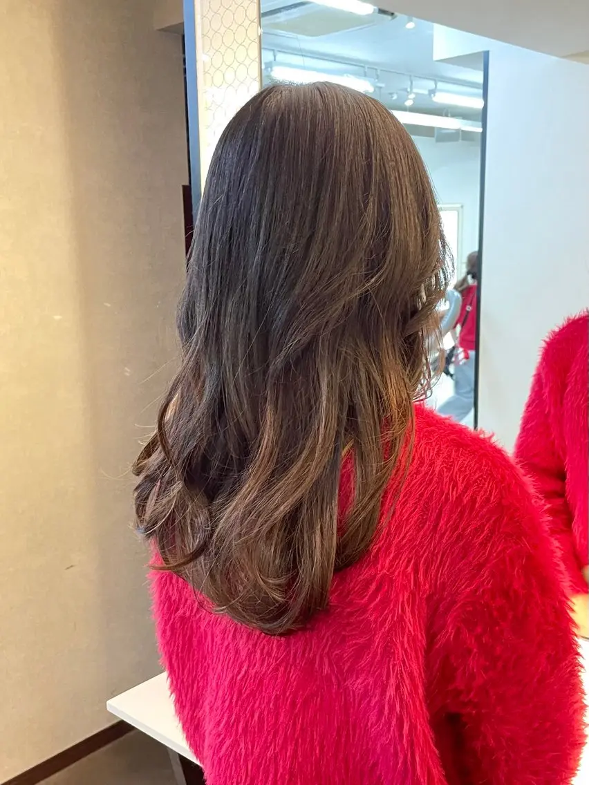 ロング 堀 綾花のヘアスタイル