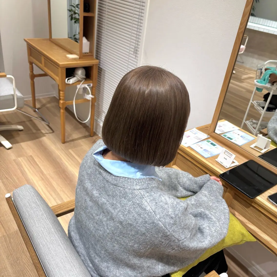 ショート カラー ベージュカラー ブリーチ ヘーゼル カット ヘアカラー トリートメント RINNO🌷透明感 カラー/髪質改善のヘアスタイル