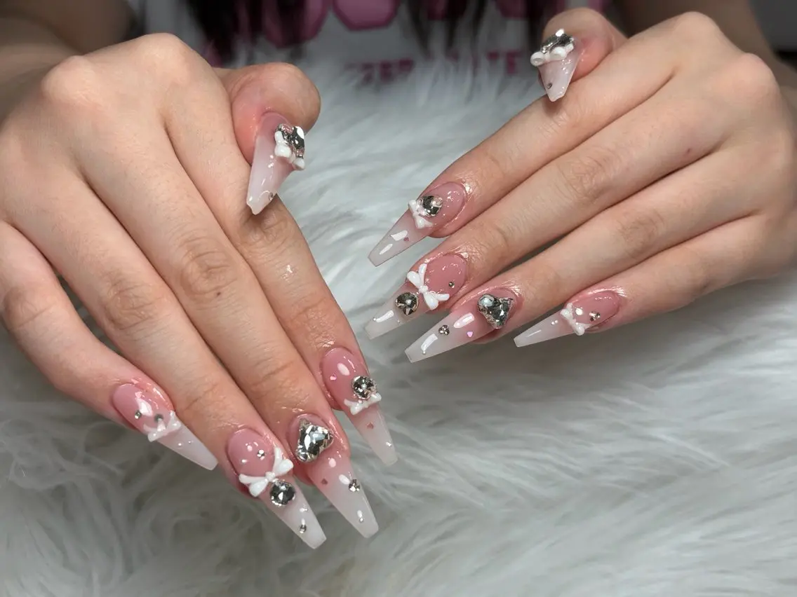 ネイル アートネイル 長さ出し ジェルネイル 韓国ネイル マグネットネイル ハンドネイル Cloudy Chan Nailのネイルデザイン