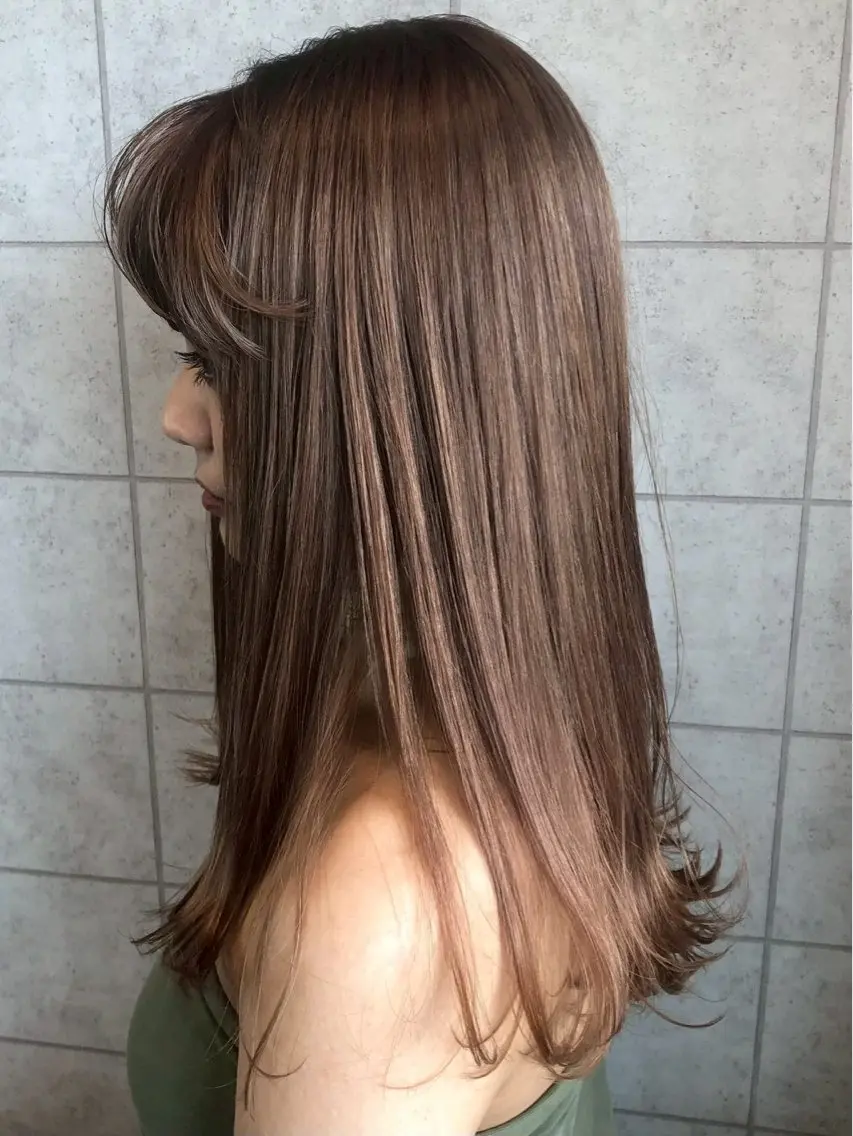 セミロング カラー 宮田 眞咲のヘアスタイル
