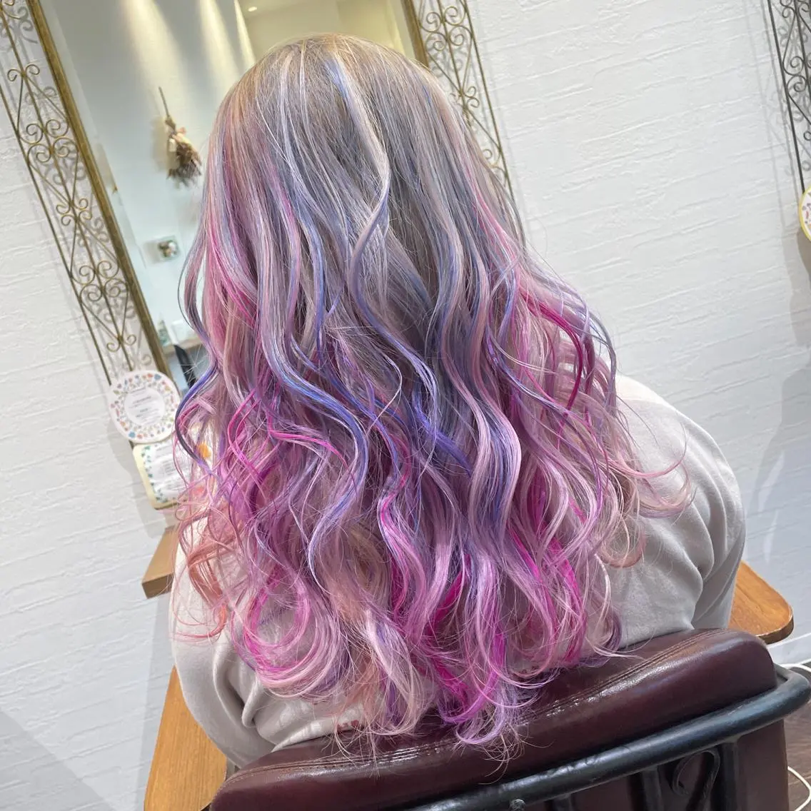 セミロング カラー ユニコーンカラー 皆巳 達郎のヘアスタイル