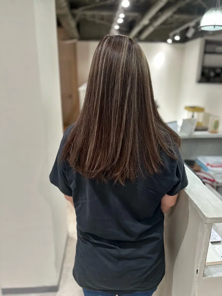 【白髪ぼかしハイライト+カット+トリートメント】の写真