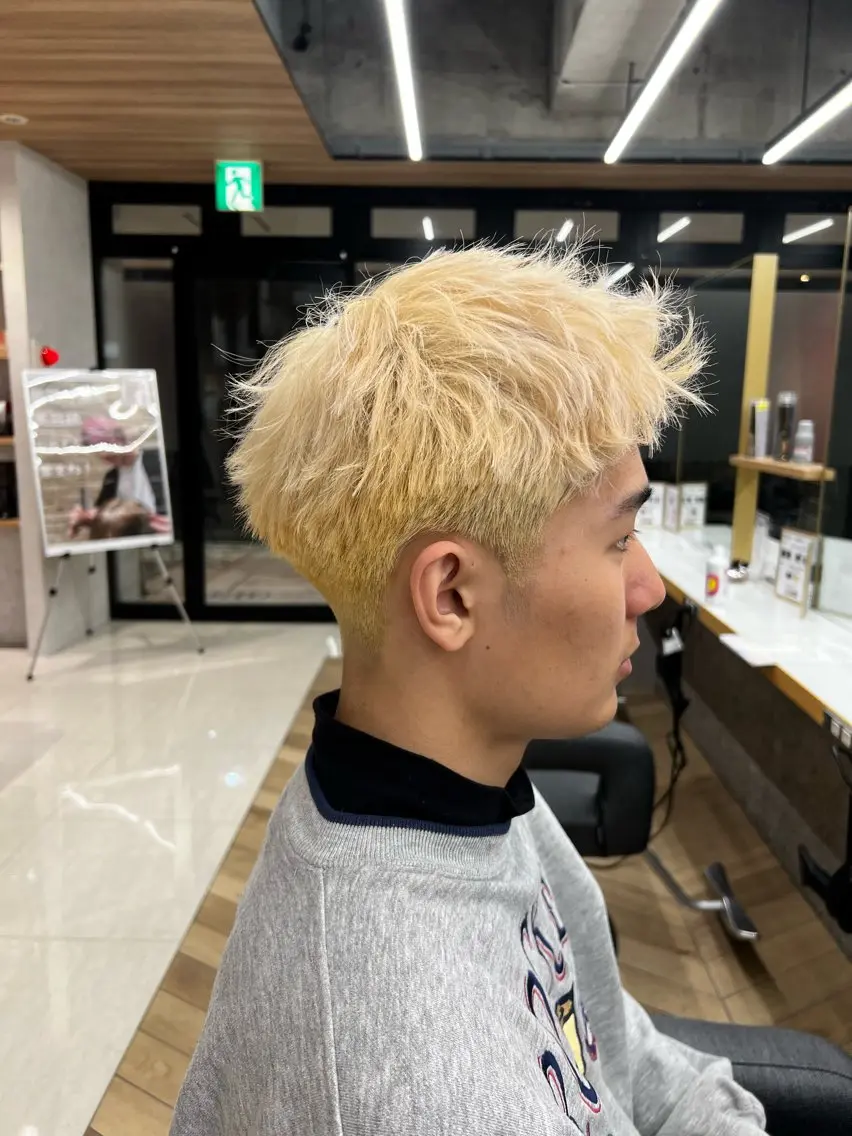 『お洒落メンズ必見』🧑‍🦳都内に行かなくても叶う👍スパイキーショート＋ハイブリーチの写真