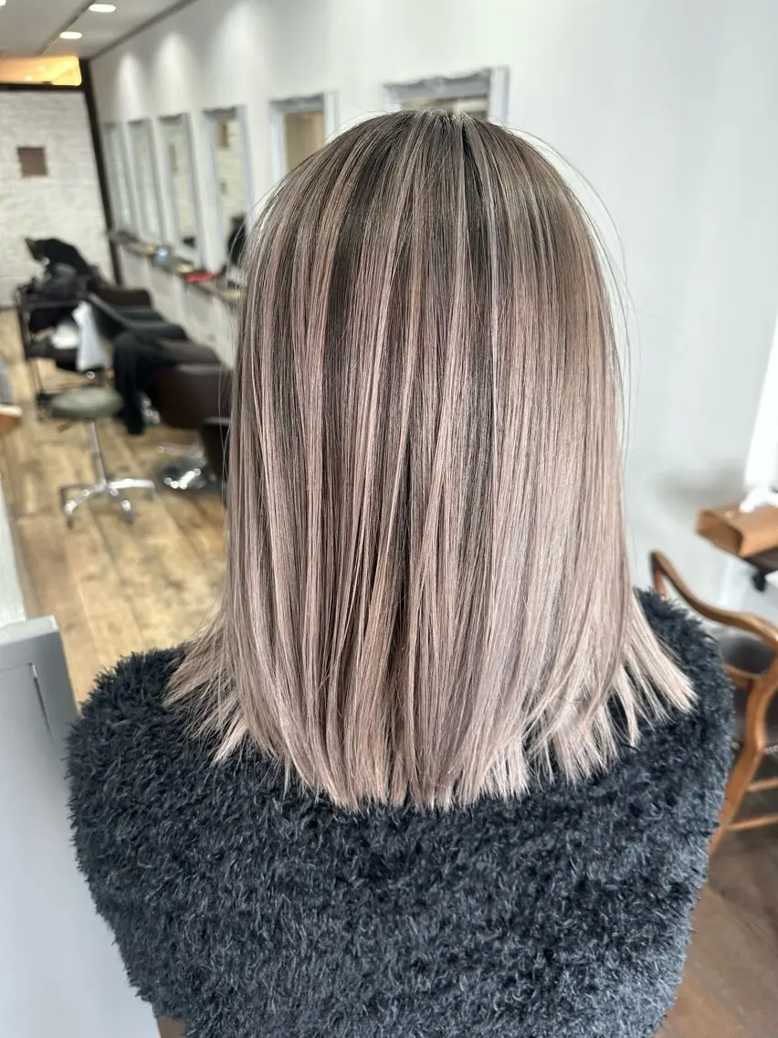 ミディアム レイヤーカット カット ヘアカラー トリートメント バレイヤージュ 隅中秀弥のヘアスタイル