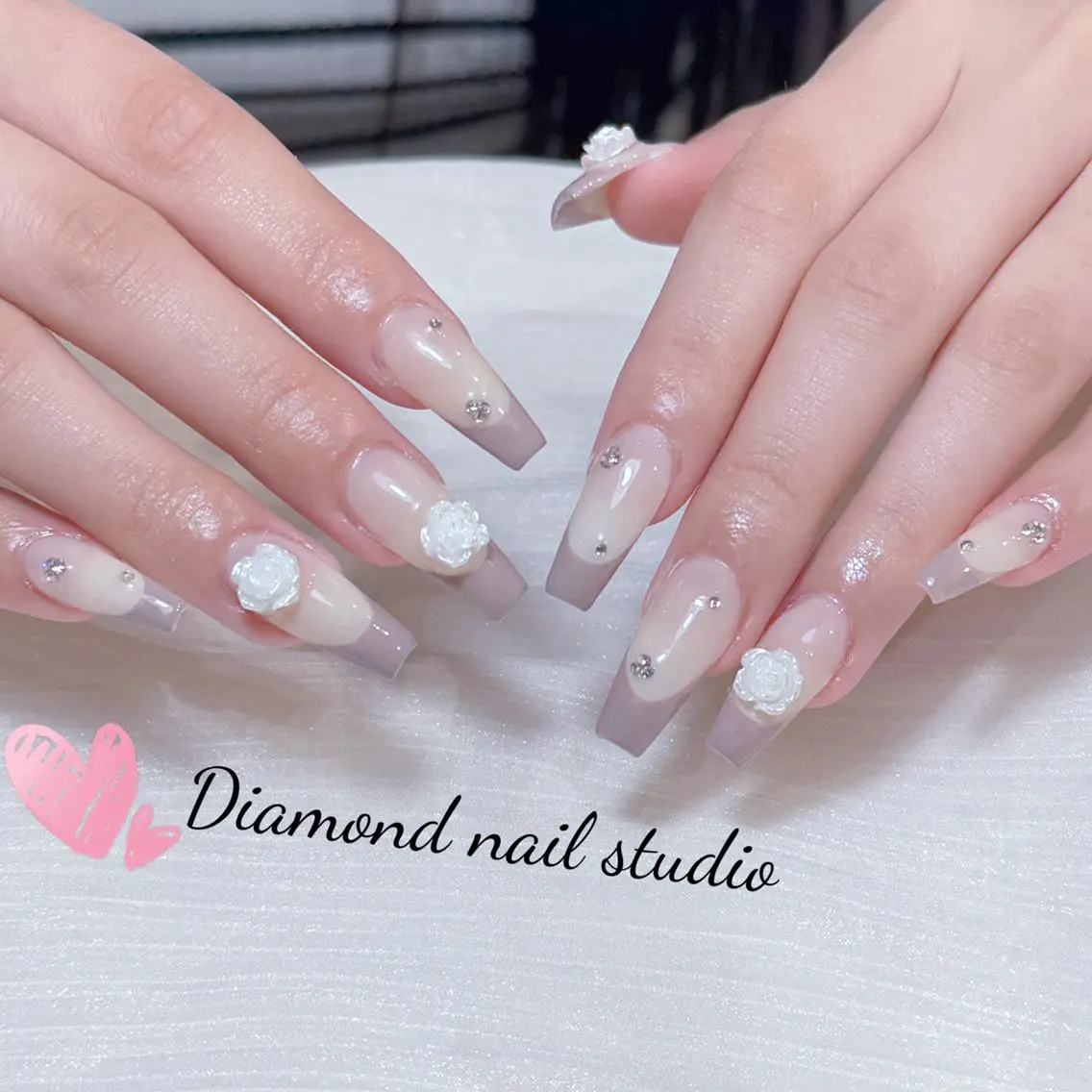 ネイル アートネイル オーロラネイル ガーリー キラキラネイル 韓国ネイル ハンドネイル Una NAILMANAMIのネイルデザイン