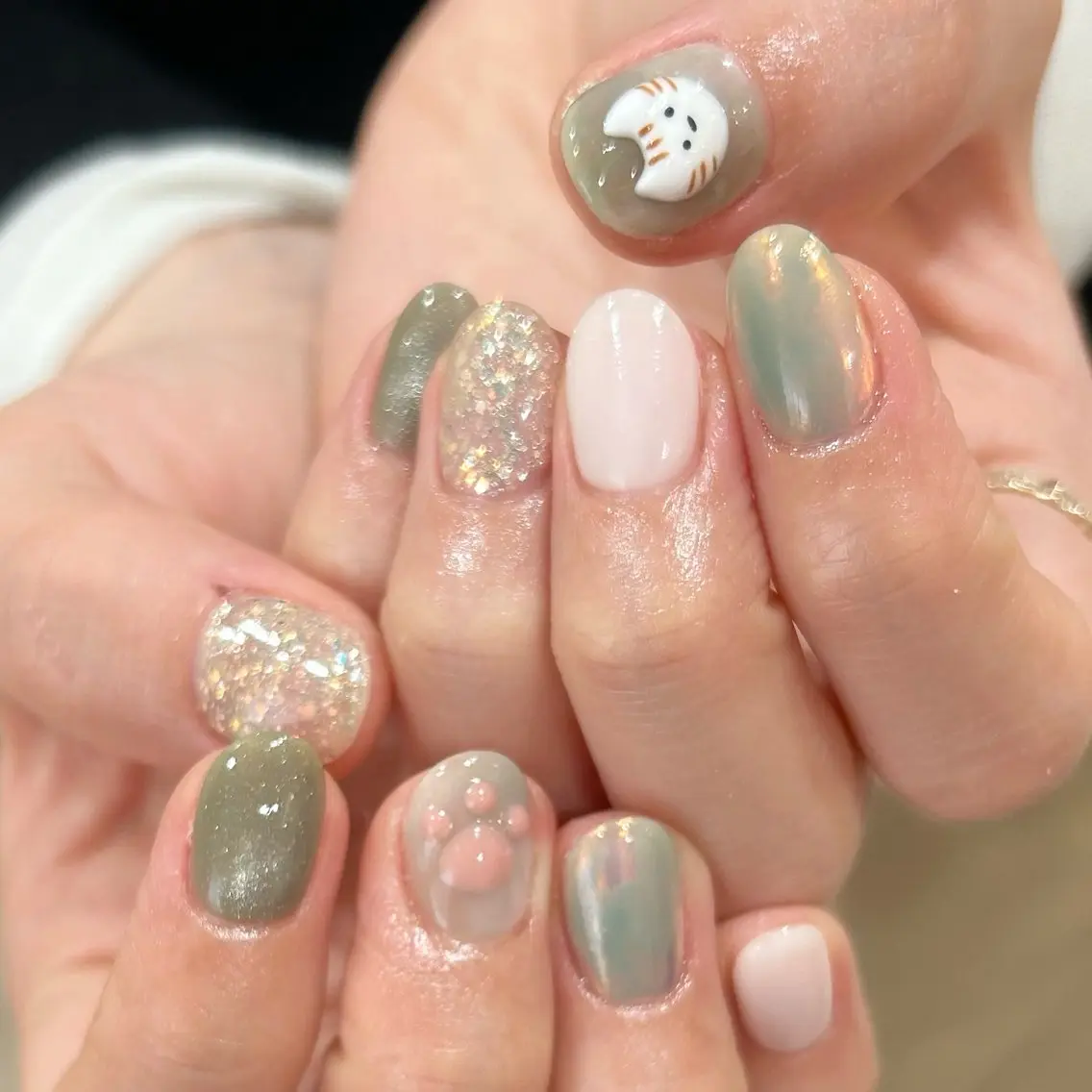 ネイル ジェルネイル グリーン キラキラネイル ラメ(グリッター) マグネットネイル ハンドネイル shio ♡ 6/5空きありのネイルデザイン
