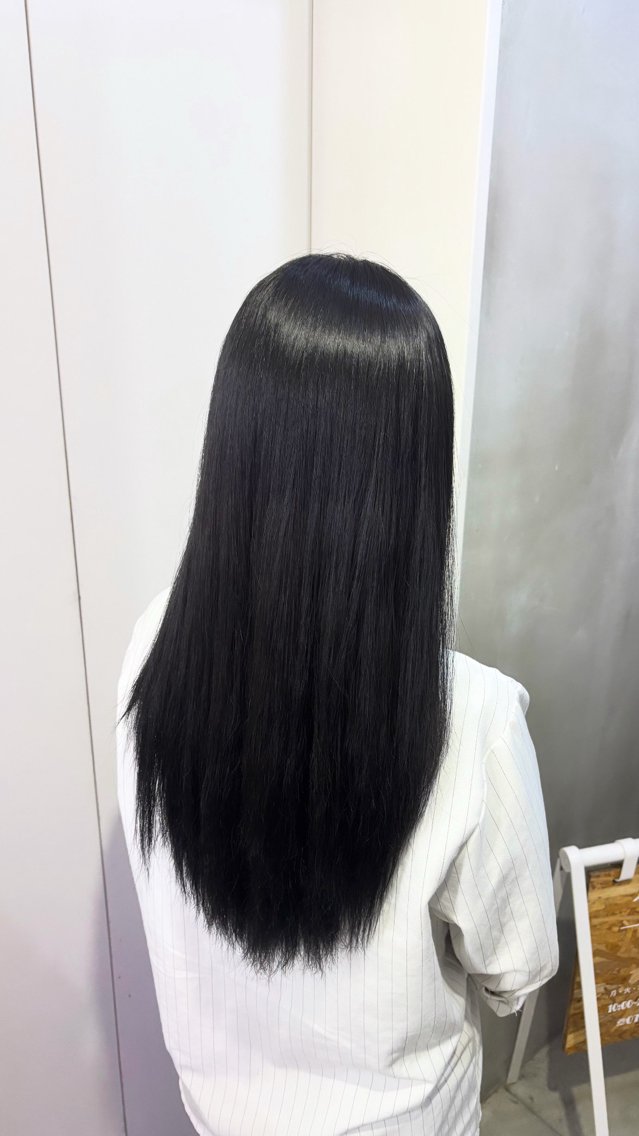 ロング カラー 黒髪 ブルーカラー ブルーブラック 透明感カラー トリートメント ヘアカラー トリートメント 𝒀𝑼𝑴𝑨 透明感･艶カラー🩶のヘアスタイル